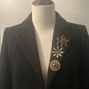 Super fun movable metal flower brooch